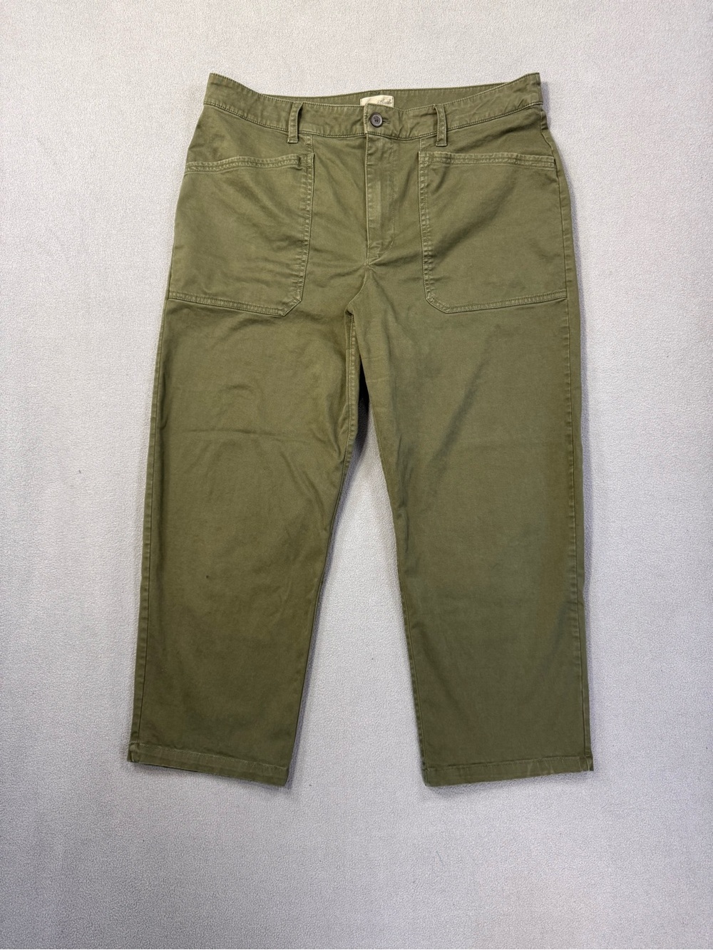 Universal Thread Olive Green Straight Leg Capri Cropped Pants, Size 16